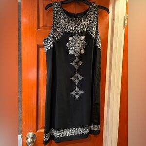 Vince Camuto NWT Slim fit Shift Dress in Black/  White Design 12 NEW